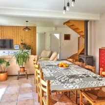 location-maison-cotes-darmor-salle-a-manger