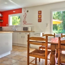 location-maison-cotes-darmor-salle-a-manger-cuisine