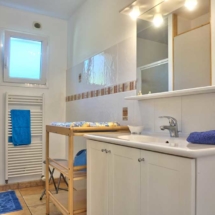 location-maison-cotes-darmor-salle-deau-rdc